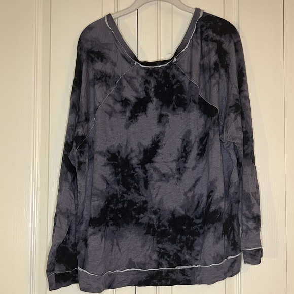 Plus Size Women’s Long Sleeve Detailed Tie Top | Size 1X - Picture 2 of 3